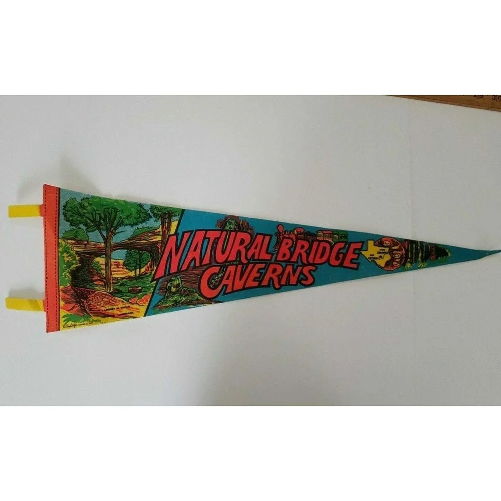 vintage 1977 Natural Bridge Caverns‎ Texas travel souvenir felt flag pennant